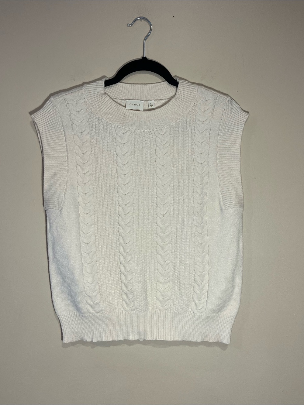 Cyrus Cream Cable Knit Crewneck Sweater size M